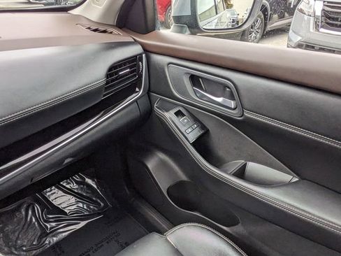 Used 2023 Nissan Rogue SL w/ SL Premium Package image 19