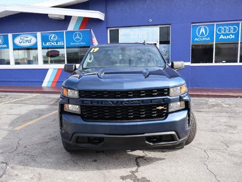 Used 2019 Chevrolet Silverado 1500 Custom w/ Custom Value Package AWD/4WD image 8