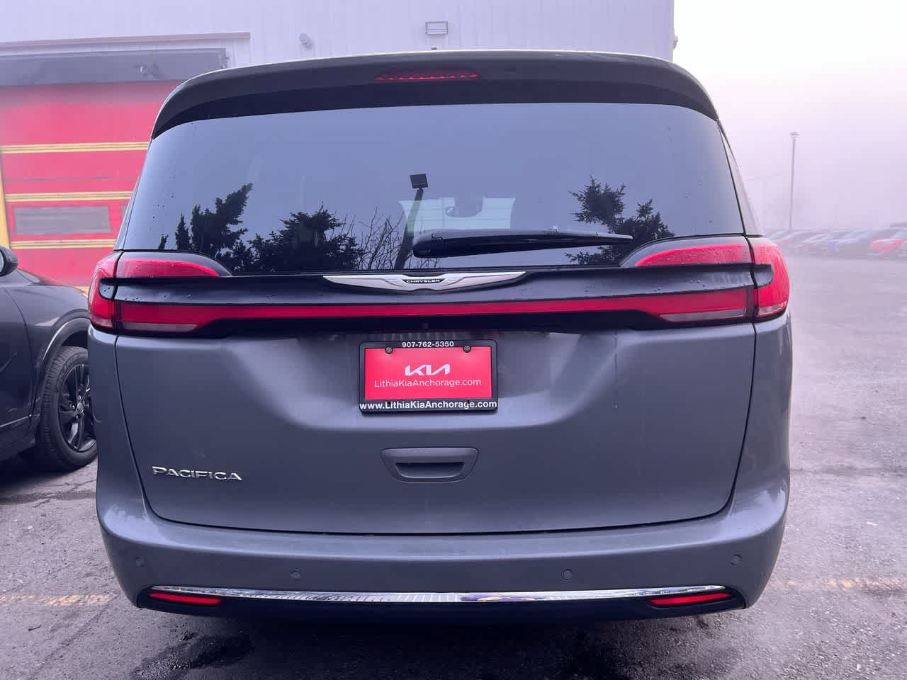 Used 2023 Chrysler Pacifica Touring-L FWD image 27