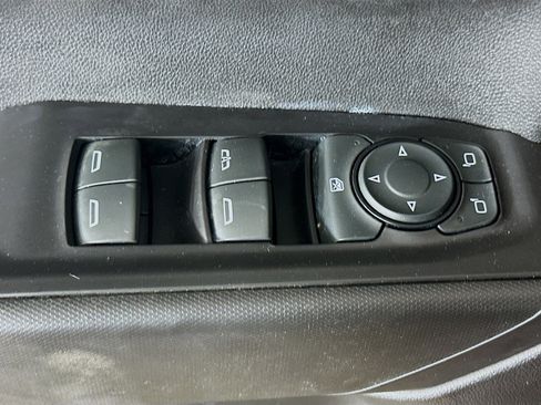 Used 2019 Chevrolet Silverado 1500 Custom w/ Custom Value Package AWD/4WD image 15