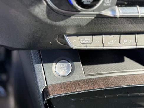 Used 2023 Audi Q5 e Premium w/ Convenience Package image 55