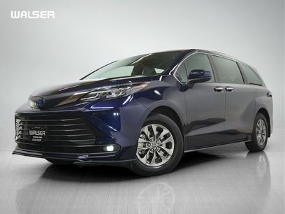Used 2025 Toyota Sienna XLE