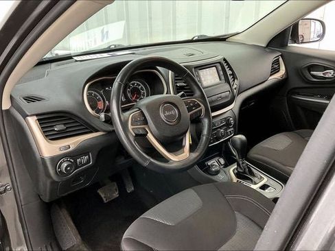 Used 2015 Jeep Cherokee Latitude w/ Cold Weather Group image 16