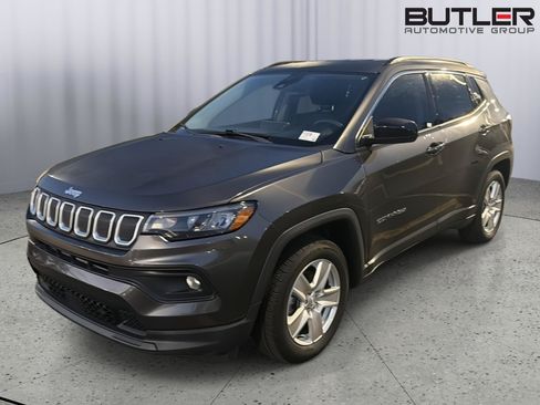 Used 2022 Jeep Compass Latitude FWD image 2
