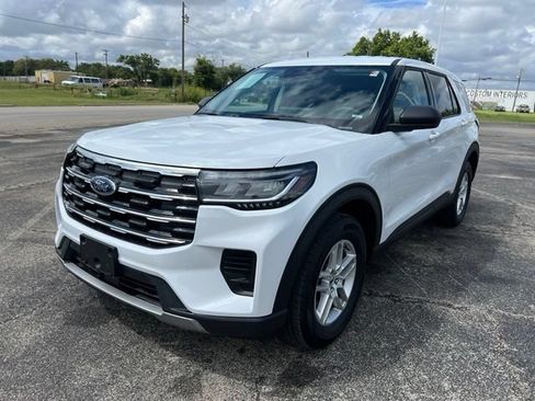 Used 2026 Ford Explorer Active AWD/4WD image 3