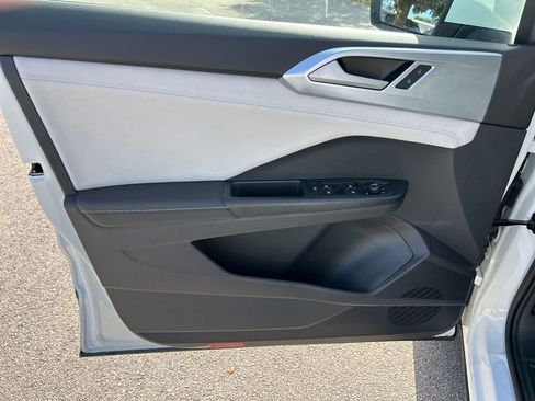New 2026 Volkswagen Taos SE image 17