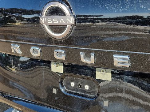 Used 2023 Nissan Rogue SL w/ SL Premium Package image 8