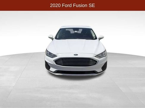 Used 2020 Ford Fusion SE FWD image 2