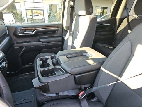 Used 2024 GMC Sierra 1500 SLE image 29