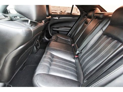 Used 2019 Chrysler 300 S image 7