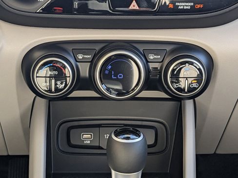 New 2025 Hyundai Venue SEL FWD image 23