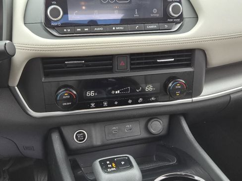 Used 2023 Nissan Rogue SV AWD/4WD image 25