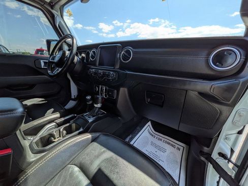 Used 2021 Jeep Wrangler Unlimited Sahara w/ Uconnect 4C Nav & Sound Group AWD/4WD image 17
