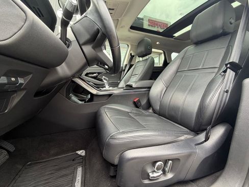 Used 2021 Land Rover Range Rover Evoque SE AWD/4WD image 12
