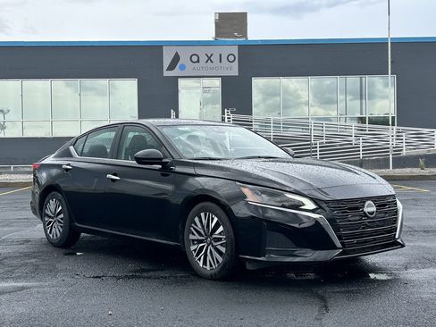 Used 2025 Nissan Altima 2.5 SV FWD image 1