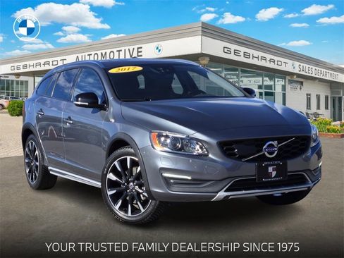 Used 2017 Volvo V60 T5 Cross Country Platinum image 1