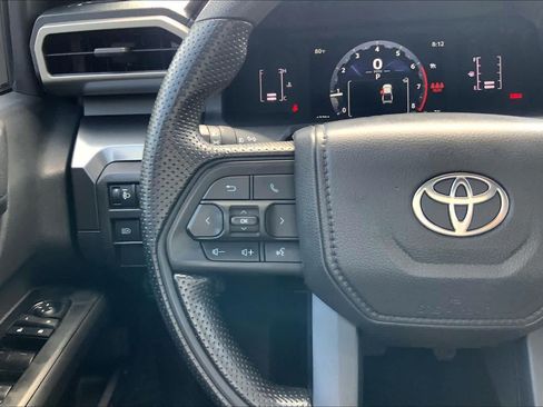 Used 2025 Toyota Tacoma SR5 AWD/4WD image 23
