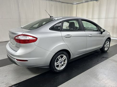 Used 2019 Ford Fiesta SE FWD image 2