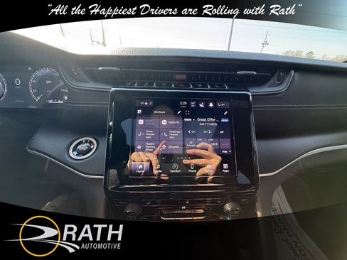 Used 2025 Jeep Grand Cherokee Altitude image 16