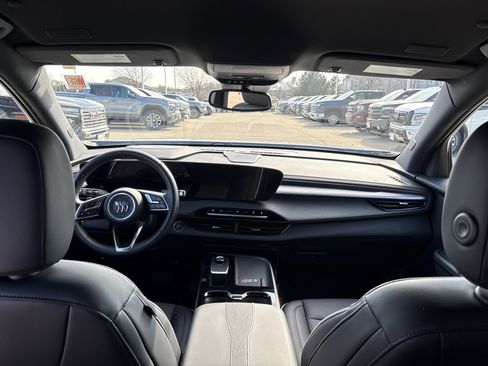 Used 2025 Buick Enclave Preferred image 15