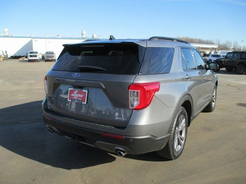 Used 2021 Ford Explorer XLT w/ Equipment Group 202A image 4