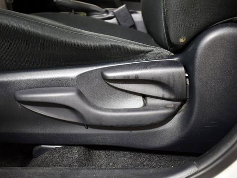 Used 2018 Toyota RAV4 LE image 11