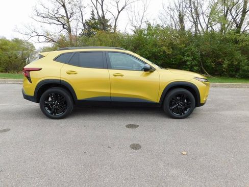 Used 2024 Chevrolet Trax ACTIV image 2