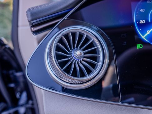 Used 2022 Mercedes-Benz EQS 580 580 image 8