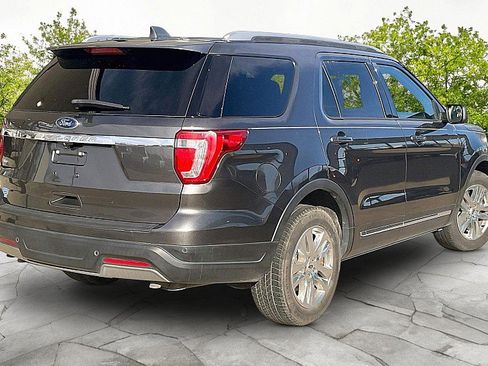 Used 2019 Ford Explorer XLT FWD image 6