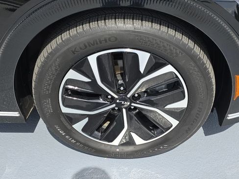 Certified 2024 Kia EV6 Wind AWD/4WD image 11