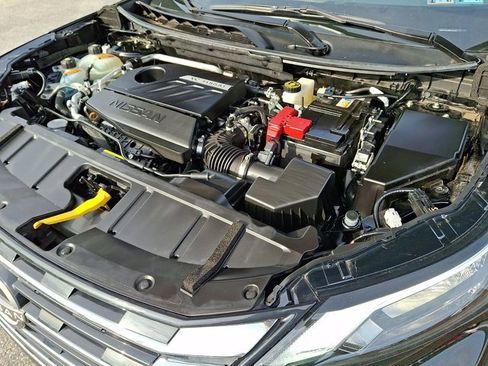 Used 2024 Nissan Rogue SV image 32