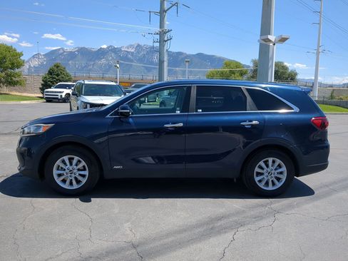Used 2019 Kia Sorento AWD V6 image 3
