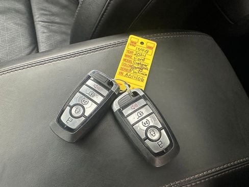 Used 2024 Ford Explorer Platinum w/ Technology Package image 8