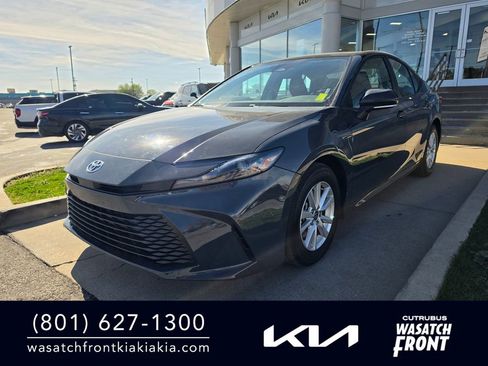 Used 2025 Toyota Camry LE image 1