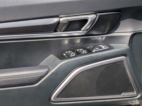 Used 2025 Kia Telluride LX image 13