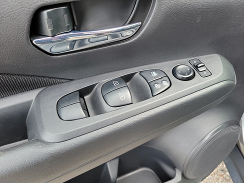 Certified 2022 Nissan Kicks SV FWD image 16