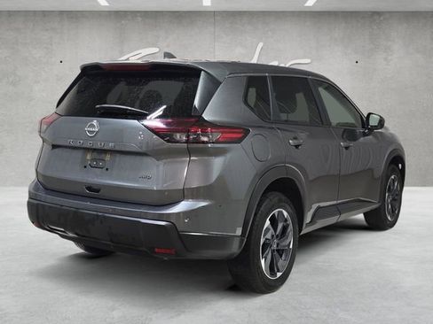 Used 2025 Nissan Rogue SV AWD/4WD image 16