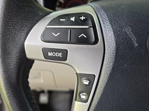 Used 2012 Toyota Highlander SE w/ Tow Pkg FWD image 23