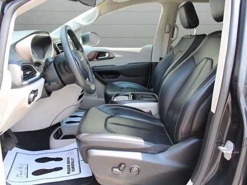 Used 2021 Chrysler Voyager Lxi image 12
