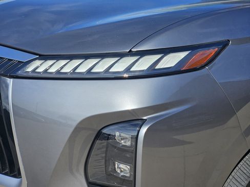 Used 2025 INFINITI QX80 Sensory image 7