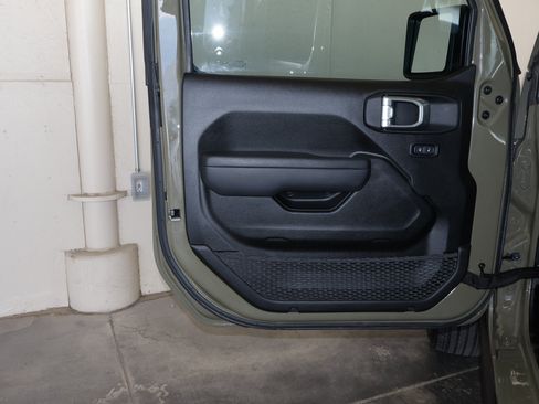 Used 2025 Jeep Wrangler Unlimited Sport AWD/4WD image 35