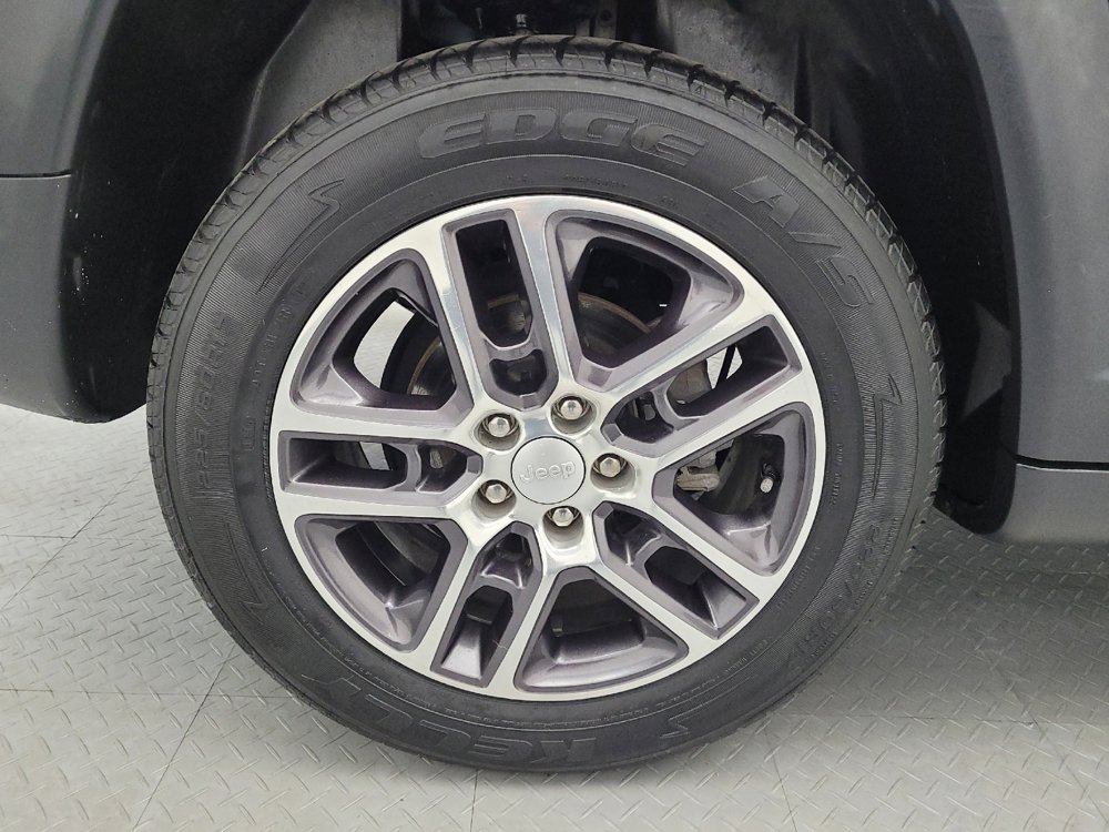 Used 2018 Jeep Compass Latitude w/ Safe & Security Group FWD image 31