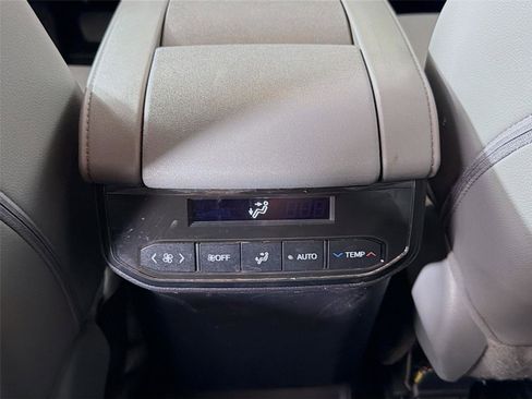 Used 2023 Toyota Highlander Limited AWD/4WD image 25