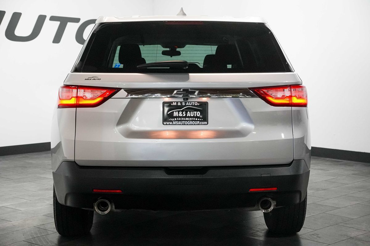 Used 2021 Chevrolet Traverse LS w/ LPO, Cargo Package FWD image 5