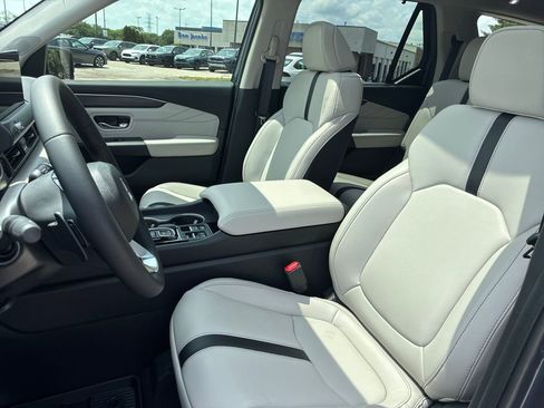 New 2026 Honda Pilot Touring image 11