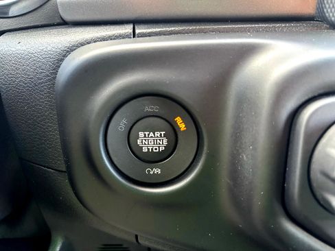 Used 2021 Jeep Wrangler Sport image 19