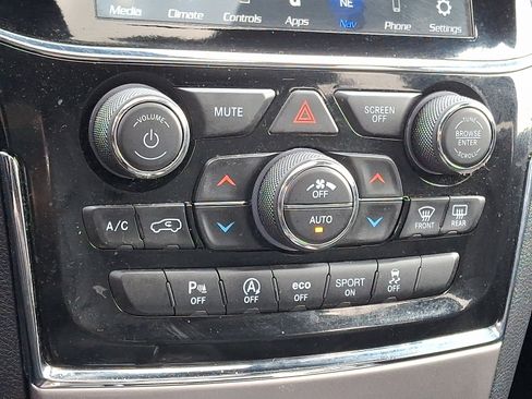 Used 2019 Jeep Grand Cherokee Limited image 15