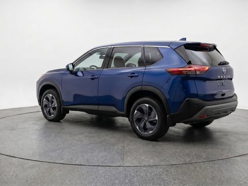 Used 2025 Nissan Rogue SV AWD/4WD image 6