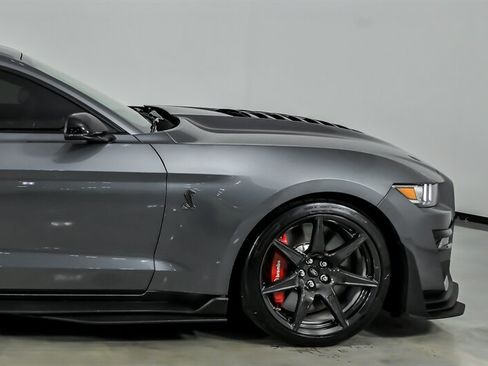 Used 2021 Ford Mustang Shelby GT500 w/ Carbon Fiber Track Pack RWD image 12