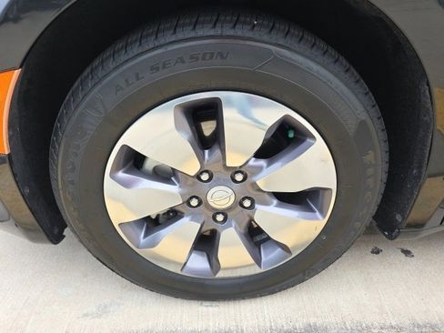 Used 2020 Chrysler Pacifica Limited image 10